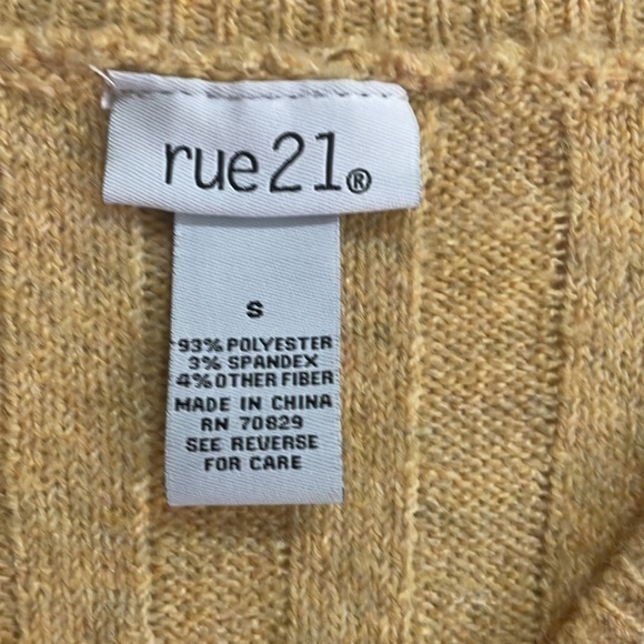 Rue 21 cropped button up cardigan sweater in yellow gold size small - Picture 2 of 6